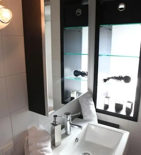 Authentic Living Apartment *